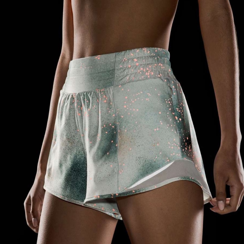 lululemon hotty hot high-rise short 2.5” *reflective